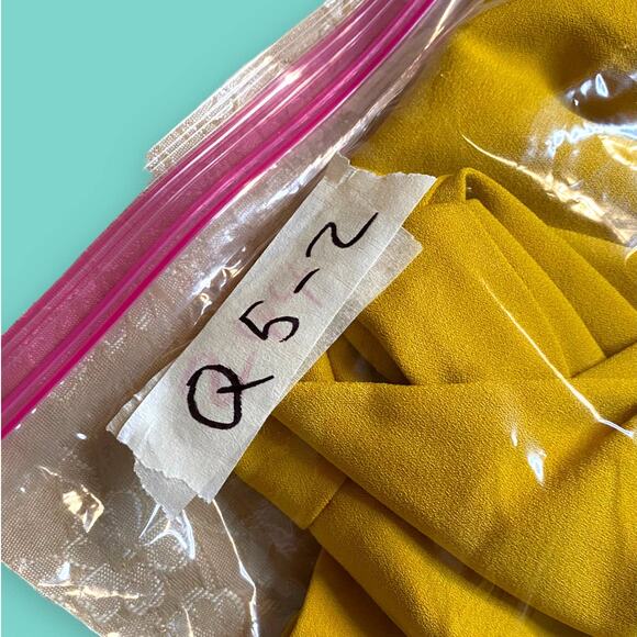 Lulu’s Yellow Cropped Slits Pleated Work Career Pants Slacks Zipper Size Small - Picture 15 of 15